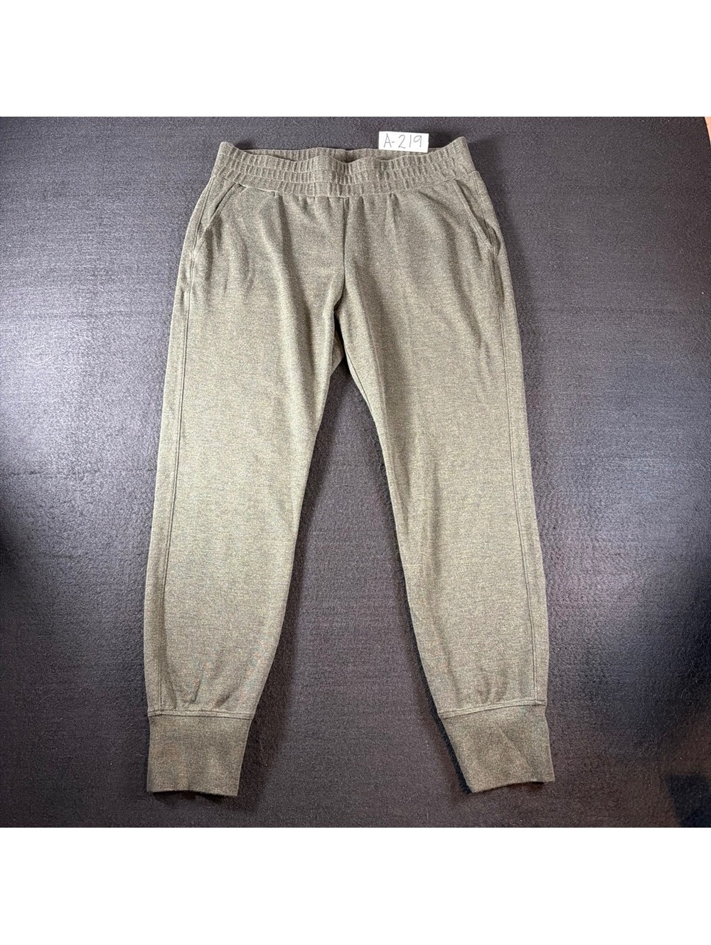 Cabi Womens M Jogger Pants Charcoal Gray Stretch Pull On Tapered Style 3923